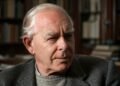 Para John Bowlby, "Uma base segura é essencial para que uma pessoa possa crescer, explorar o mundo e enfrentar a vida com mais confiança."