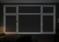 Adeus às pesadas cortinas blackout de tecido que acumulam pó no quarto: esta inovação invisível de persiana automatizada embutida na esquadria irá revolucionar os projetos em 2026