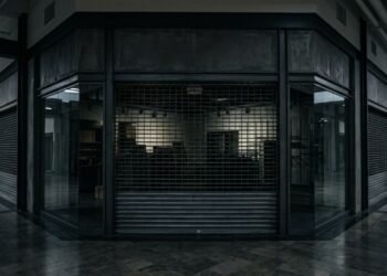 Gigante do setor de moda em centros comerciais fechou silenciosamente 246 lojas e planeja fechar ainda mais