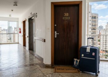 A lei confirma: o condomínio pode exigir até 20% a mais na taxa de um vizinho que possua um apartamento turístico