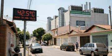 Data centers podem elevar a temperatura local em até 4 °C, aponta estudo sobre impacto ambiental