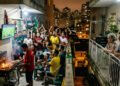 Vizinho convidou 20 pessoas para ver o jogo na varanda e a bagunça tomou conta do prédio inteiro: o que fazer ?