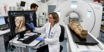 Um possível papiro com o nome de uma criança foi encontrado dentro de uma múmia de 2.000 anos