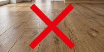 Adeus ao piso laminado que estufa com a umidade: esse material está tomando o lugar nas reformas de 2026 e barateia o custo do metro quadrado