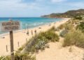 Praia proíbe guarda-sóis para pessoas entre 10 e 65 anos