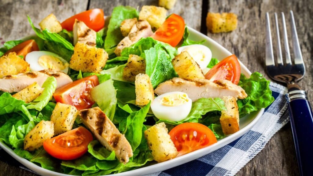 salada rica em proteínas