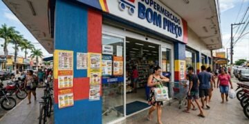 Novo salário nos supermercados: acordo redefine rendimentos por função, altera o funcionamento aos domingos e modifica os feriados