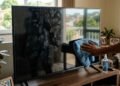 Como limpar a tela da televisão e dos monitores do computador sem riscar para recuperar a nitidez da imagem