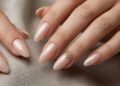 O choque das tendências de unhas 2026 ninguém esperava esse retorno do brilho