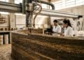Pesquisadores da Universidade do Colorado estão usando um ingrediente derivado de algas para imprimir paredes de terra em 3D 33% mais rápido