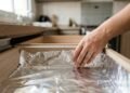 Mais do que apenas uma embalagem: o uso desconhecido do papel alumínio em gavetas de cozinha