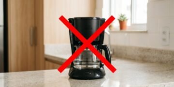 Adeus, cafeteira tradicional: nova cafeteira da Philips prepara 20 bebidas, mói os grãos e leva uma experiência de cafeteria para dentro de casa