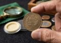 Detalhe raro em moeda de 25 centavos chama atenção e pode transformar troco em dinheiro extra