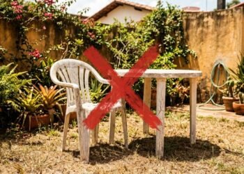 Cadeiras e mesas de plástico no jardim são coisa do passado: a nova alternativa que promete elegância e modernidade