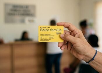 Quem mora sozinho não pode perder BPC ou Bolsa Família até julho de 2027 só por falta de visita