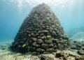 Mergulhadores descobriram uma estrutura de pedra de 60.000 toneladas debaixo da água, e ninguém sabe por que ela foi construída