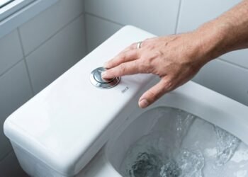 O problema escondido na descarga que pode aumentar muito o gasto de água