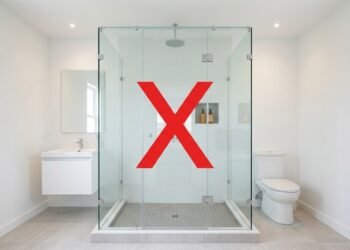 Adeus ao box de chuveiro: a alternativa mais confortável e elegante para o banheiro, recomendada por decoradores em 2026