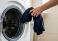 Aprenda como secar roupas sem secadora rapidamente mantendo a ventilação e evitando o mau cheiro
