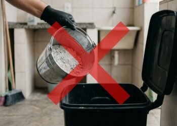 Pare de jogar as cinzas no lixo: saiba como usar esse pó como um reforço natural para suas plantas e canteiros
