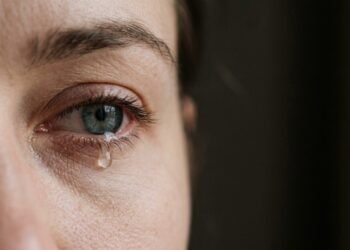 Benefícios de chorar? Entenda o que acontece no corpo quando você solta as lágrimas