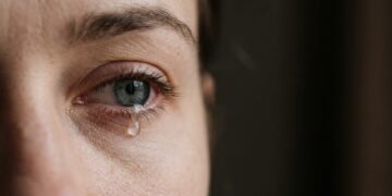 Benefícios de chorar? Entenda o que acontece no corpo quando você solta as lágrimas