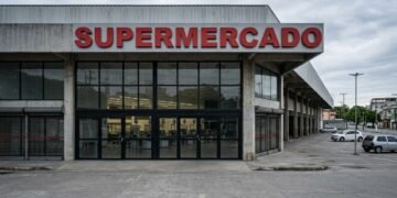 Supermercados brasileiros terão nova rotina após proibição automática de abrir nos feriados