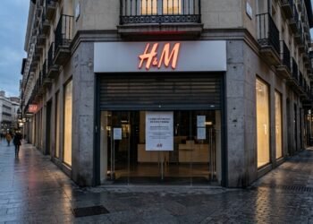 Adeus a uma das redes de roupas mais conhecidas do país: fechamento de mais de 20 lojas preocupa clientes