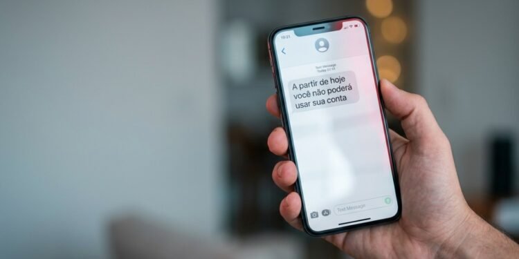 Golpe bancário volta a circular com mensagem que ameaça bloquear a conta “a partir de hoje”