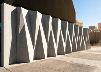 Pesquisadores da Universidade Columbia descobrem que paredes externas em ziguezague podem resfriar edifícios com mais eficiência do que paredes convencionais