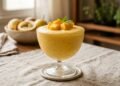 Como fazer gelatina espumosa de manga com poucos ingredientes na sua cozinha