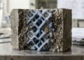 Pesquisadores da Universidade de Sharjah desenvolvem reforços plásticos 3D que atingem 80% da resistência do aço no concreto