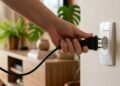 Aparelhos desligados podem aumentar até 10% da conta de luz sem ninguém perceber