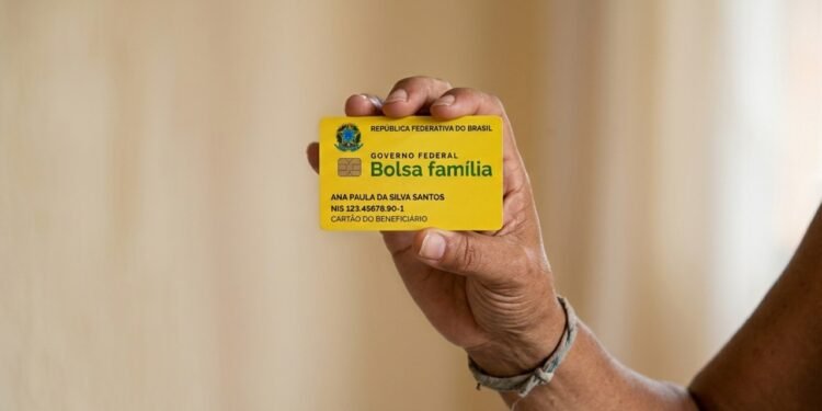 Novo projeto quer criar 13º benefício para quem recebe Bolsa Família em dezembro