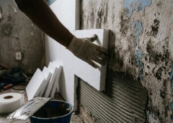 O porque você deve de colocar painéis de espuma de poliestireno nas paredes da casa