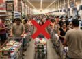Atacadão, Carrefour e Assaí apostam em tecnologia que promete acabar com as filas dos supermercados