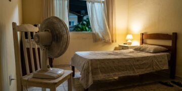 Dormir com o ventilador ligado? Cuidado! Pode parecer refrescante, mas pode prejudicar sua saúde sem que você perceba