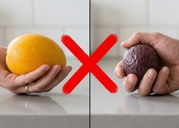 Nem manga, nem maracujá: a fruta dourada que tem gosto de doce de leite e a cor de uma gema de ovo
