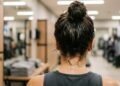 O erro que muita mulher comete depois da academia e só percebe quando o cabelo fica opaco