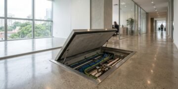Vantagens da utilização de escotilhas de piso e parede em edifícios modernos