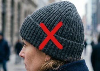 Adeus gorros tradicionais: nova tendência artesanal conquista os looks de inverno com mais estilo e personalidade