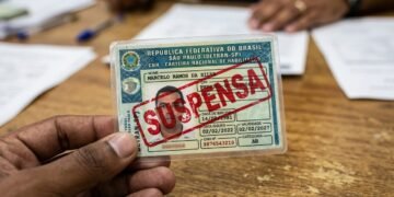 Motoristas que não apresentarem este documento poderão ter a carteira de habilitação suspensa pelo Governo