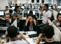 Coordenadora é obrigada a fazer cerca de 540 ligações por dia para bater metas e ganha R$ 15 mil por assédio moral no trabalho