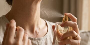 O segredo invisível que faz o mesmo perfume durar horas em uma pessoa e desaparecer rápido em outra