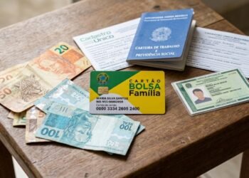 Quem mora sozinho pode conseguir benefícios sociais em 2026 e pagar menos contas