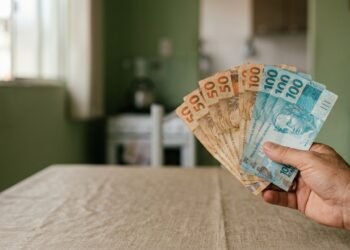 Tem dinheiro a mais chegando? Lucro do FGTS pode chegar a R$ 14,7 bilhões e cair direto na conta de trabalhadores em breve