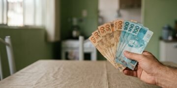 Tem dinheiro a mais chegando? Lucro do FGTS pode chegar a R$ 14,7 bilhões e cair direto na conta de trabalhadores em breve