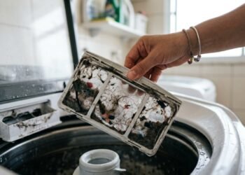 Com que frequência limpar o filtro da máquina de lavar e o que acontece quando ele entope