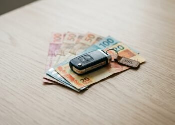 Mulher chega à final para ganhar carro de R$ 299 mil, fica sem passagem e recebe R$ 9,1 mil
