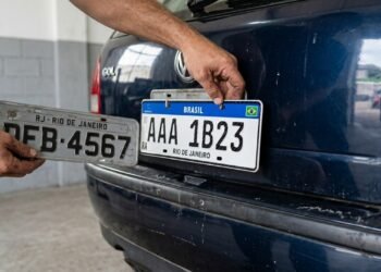 Estas 4 situações exigem a troca da placa do veículo e podem gerar multa de R$ 293
